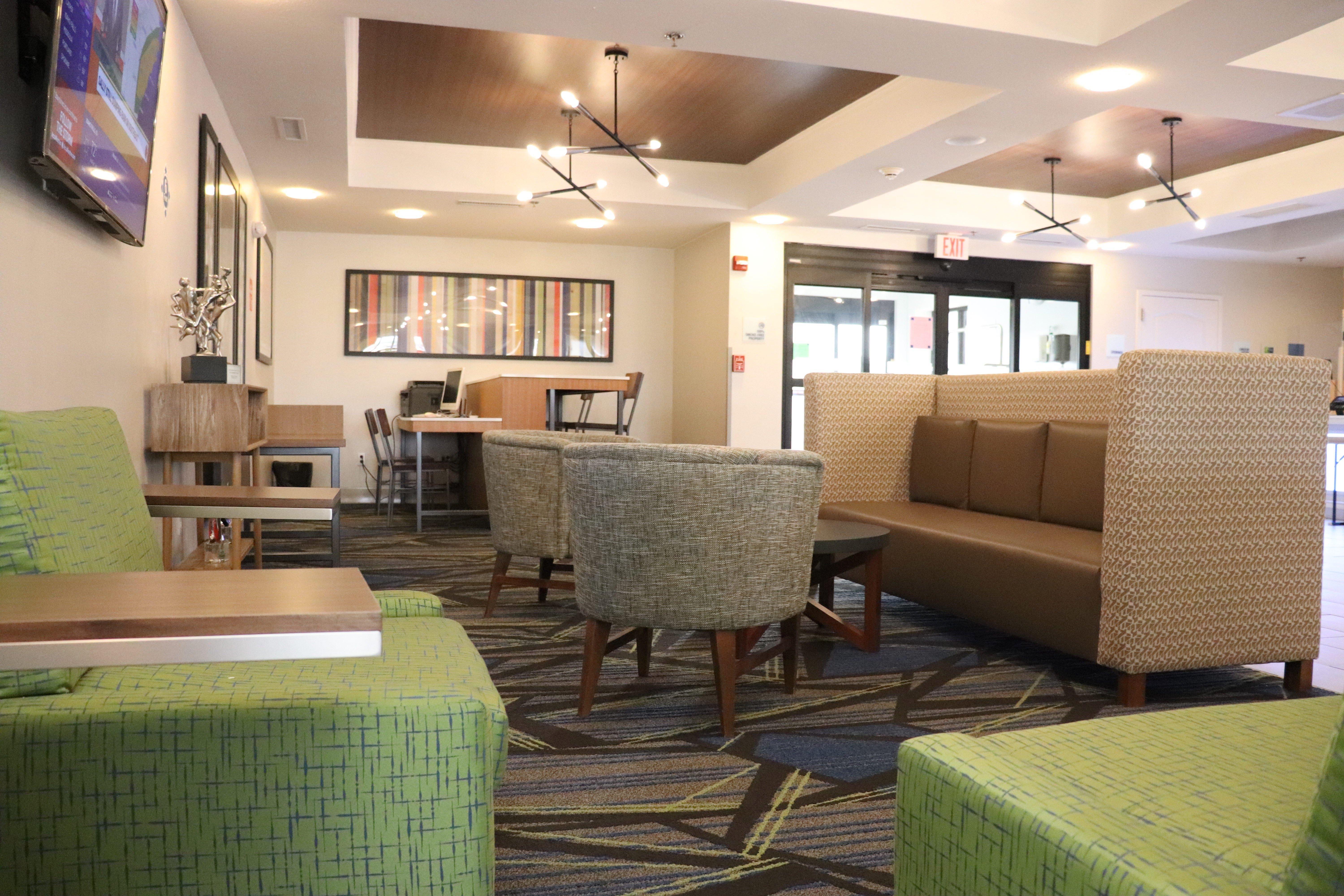 Holiday Inn Express Hotel & Suites Crawfordsville By Ihg Exterior foto