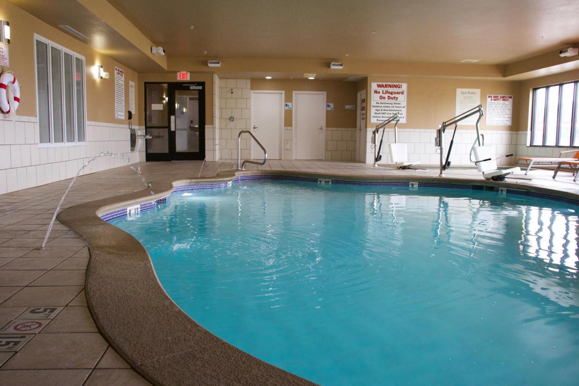 Holiday Inn Express Hotel & Suites Crawfordsville By Ihg Exterior foto